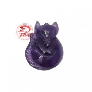 Hồ ly thạch anh tím hợp mệnh được chạm khắc từ thạch anh tím thiên nhiên.