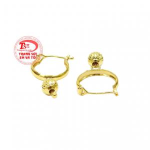 Đúng như tên gọi, đôi hoa tai được thiết kế nhỏ nhắn, dễ thương. 