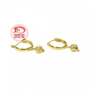 Sản phẩm được chế tác từ vàng tây 10k bền đẹp.