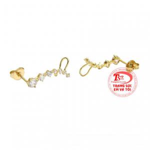 Đôi hoa tai này phù hợp cho những cô nàng yêu thích phong cách cá tính. 