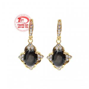 Hoa tai nữ Sapphire sao quý phái là sản phẩm mới được nhiều các quý cô, quý bà yêu thích. 