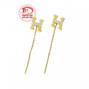 Đôi hoa tai này sẽ giúp cho gương mặt của người đeo trông sáng hơn, tạo điểm nhấn thu hút cho phái đẹp.