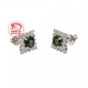 Đá sapphire thiên nhiên hợp phong thủy mang tới nhiều may mắn và tài lộc.