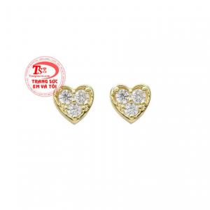 Hoa tai trái tim bé nhỏ kiểu dáng dễ thương và hợp thời trang.