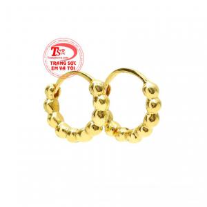 Hoa tai vàng màu xinh xắn được chế tác độc đáo