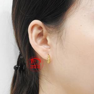 Hoa tai vàng màu xinh xắn trẻ trung và hiện đại.