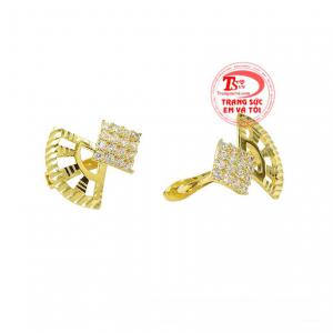 Không chỉ đơn giản là món trang sức hiện đại mà còn giúp chủ nhân trông thu hút và lôi cuốn hơn, toát lên được vẻ sành điệu cho phái đẹp. 