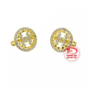 Đôi hoa tai này giúp phái đẹp trông hợp thời trang hơn.