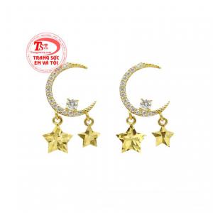 Hoa tai vàng trăng sao mang đến vẻ nữ tính và duyên dáng đến cho người đeo.