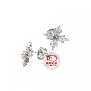 Lộng lẫy với những viên đá nhỏ được kết hợp với nhau tạo nên đôi hoa tai đầy lôi cuốn. 