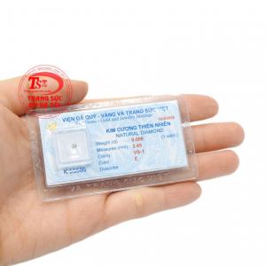 Trong phong thủy, kim cương giúp xua đuổi điều xấu, mang tới sự bình an và may mắn cho người dùng. 