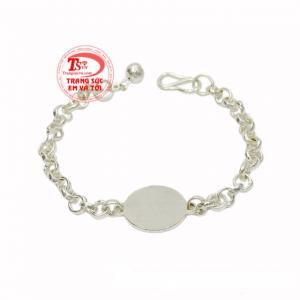 Lắc bạc cho bé khắc tên được thiết kế tinh tế, phù hợp cho bé trai và bé gái.