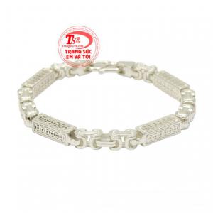Lắc bạc nam kim tiền được chế tác tinh tế mang đến vẻ nam tính và mạnh mẽ dành cho các cánh mày râu.