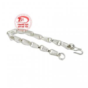 Thiết kế sản phẩm với các chi tiết đơn giản nhưng vẫn mang lại vẻ nam tính và thời trang.