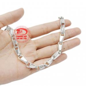 Lắc bạc nam mạnh mẽ hích hợp để làm quà tặng cho phái mạnh.