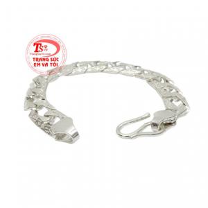 Thiết kế bản to càng giúp phái mạnh thêm tự tin. 