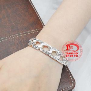 Sản phẩm khiến người dùng trở nên thu hút hơn.