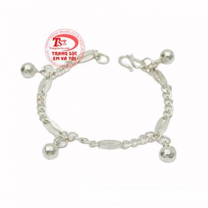 Lắc bạc năng động cho bé được thiết kế nhỏ nhắn, dễ thương.