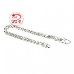 Sản phẩm chế tác từ bạc 92.5 giúp kháng khuẩn và cản gió.