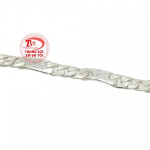 Vì vậy các bậc cha mẹ luôn lựa chọn các sản phẩm trang sức bạc cho con của mình.