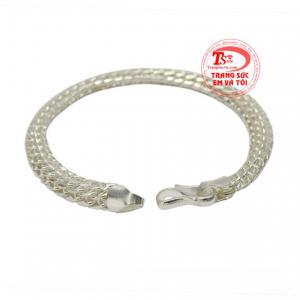 Lắc tay bạc an toàn cho trẻ nhỏ, giúp bảo vệ sức khỏe cho trẻ.