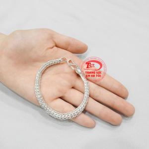 Lắc bạc trẻ em mạnh khỏe mang đến yêu thương dành cho các bé.