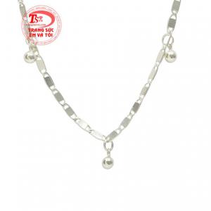  Chính vì thế, các người thợ kim hoàn đã lựa chọn bạc để làm trang sức cho trẻ em. 