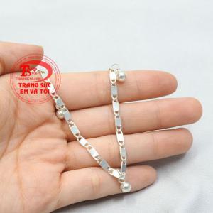 Lắc bạc trẻ em mạnh mẽ chế tác từ bạc 92.5 bảo vệ sức khỏe con yêu.