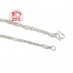 Chiếc lắc tay này là món quà nhỏ xinh