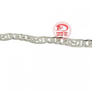 Bởi đeo chiếc lắc tay các bé không chỉ hợp mốt và phong cách