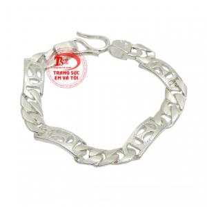 Lắc tay bạc trẻ em là sản phẩm được các bậc phụ huynh ưa chuộng.