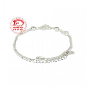 Sản phẩm thích hợp với nhiều kiểu trang phục dù đi chơi hay đi làm.