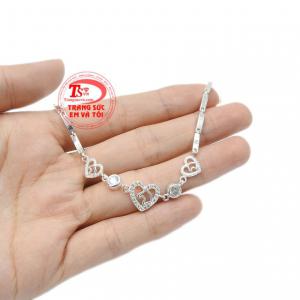 Ngoài tác dụng làm trang sức thì bạc còn giúp cản gió và bảo vệ sức khỏe người dùng. 