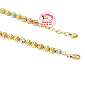 Đeo lắc bi toát lên vẻ đẹp thời thượng và không bao giờ bị lỗi mốt.