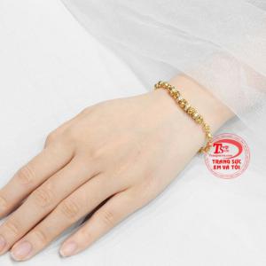 Chiếc lắc tay bi xinh xắn, chất lượng, phù hợp với mọi độ tuổi là món quà tinh tế để dành tặng cho phái đẹp.