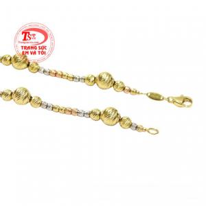 Lắc tay bi vàng tây duyên dáng giúp người dùng tỏa sáng và đầy quyến rũ.