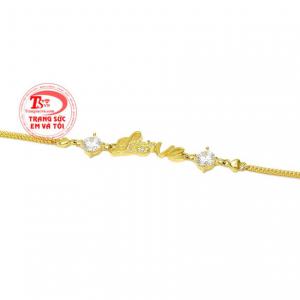 Lắc tay vàng được thiết kế tinh xảo với tạo hình chữ love kết hợp với những viên CZ lấp lánh mang đến cho phái đẹp nét dịu dàng, thời trang và phong cách.