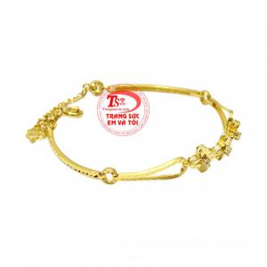 Một trong những phụ kiện không thể thiếu đối với phái đẹp đó là chiếc lắc tay xinh xắn. 