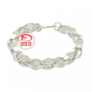 Lắc tay nam bạc cá tính là món quà đặc biệt để dành tặng cho phái mạnh.