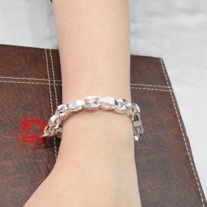 Với nhiều mẫu mã trang sức bạc đẹp mắt trang sức Em và Tôi luôn mong muốn những sản phẩm chất lượng và hợp xu hướng.