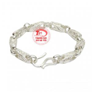 Đây có lẽ là mẫu lắc tay nam được độc đáo được nhiều nam giới lựa chọn.