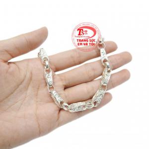 Lắc tay nam bạc độc đáo đem lại vẻ nam tính và trẻ trung cho cánh mày râu.
