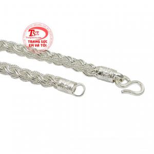 Dễ dàng kết hợp với nhiều kiểu trang phục.
