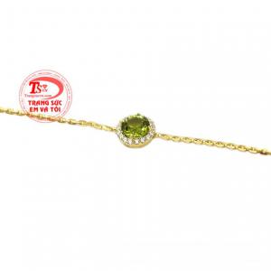 Đá Peridot là loại đá mang đến nhiều tài lộc, thịnh vượng cho người đeo.