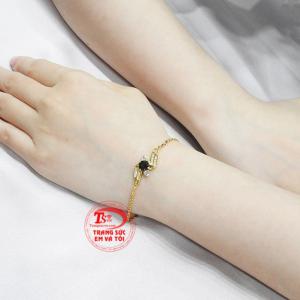 Lắc tay nữ Sapphire duyên dáng phù hợp cho người mệnh Mộc và Hỏa.