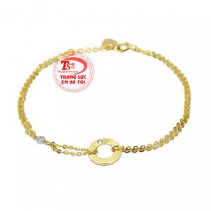 Lắc tay nữ tình yêu được chế tác xinh xắn mang đến vẻ trẻ trung và thời thượng cho người đeo.