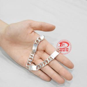 Lắc tay bạc không chỉ để làm đẹp mà còn mang đến nhiều lợi ích về sức khỏe giúp các bé tránh bị cảm cúm.