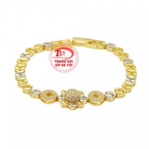 Lắc tay vàng nữ cá tính 10k là một trong những sản phẩm được phái đẹp ưa chuộng hiện nay.