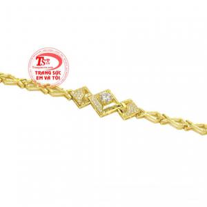 Lắc tay vàng nữ sang trọng là món quà tặng đầy ý nghĩa dành cho người thân và bạn bè vào các dịp đặc biệt.