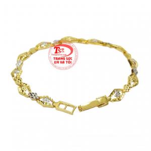 Lắc tay vàng sẽ là món quà mang ý nghĩa gắn kết, tình yêu mãi bền lâu.